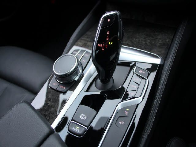 BMW 5SERIES SEDAN 2017 Image 31