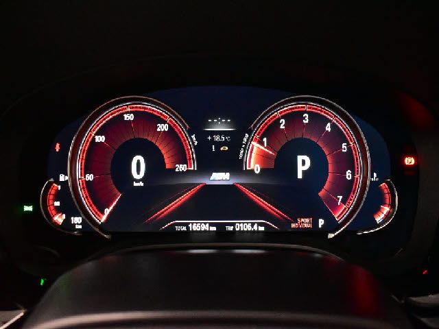 BMW 5SERIES TOURING 2018 Image 31