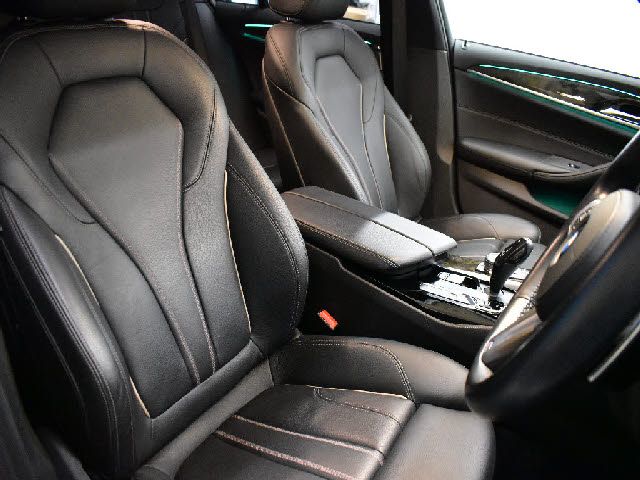 BMW 5SERIES TOURING 2018 Image 31