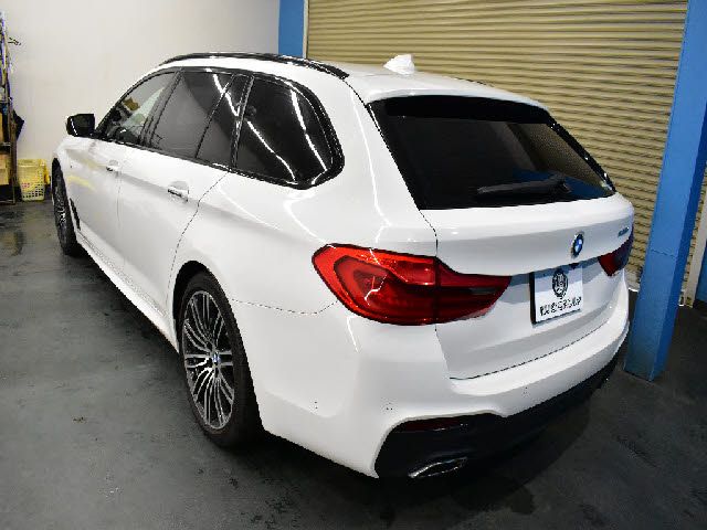 BMW 5SERIES TOURING 2018 Image 31
