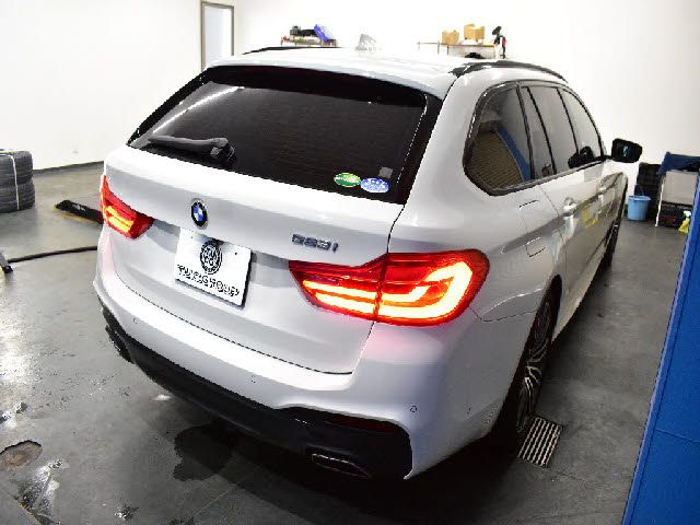BMW 5SERIES TOURING 2018 Image 31