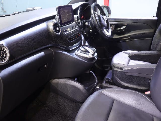 MERCEDES BENZ V CLAS 2018 Image 31