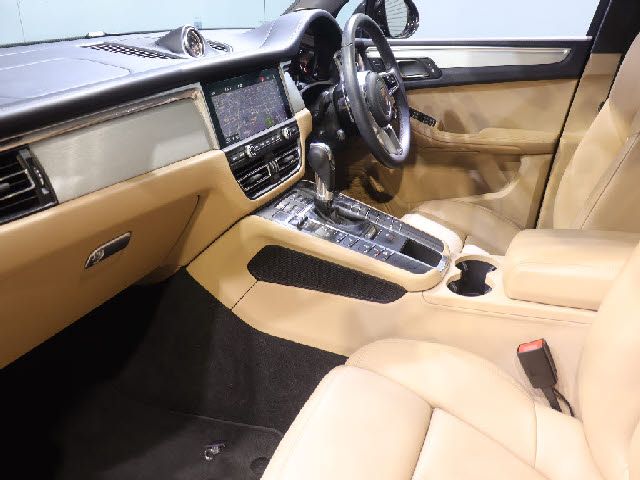 PORSCHE MACAN 2019 Image 31