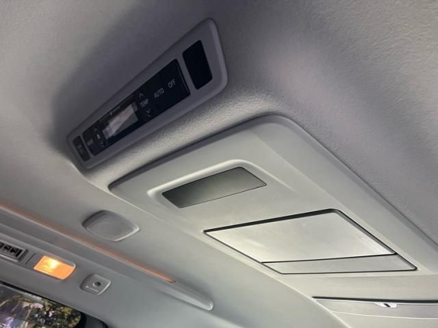 TOYOTA VELLFIRE 2013 Image 31