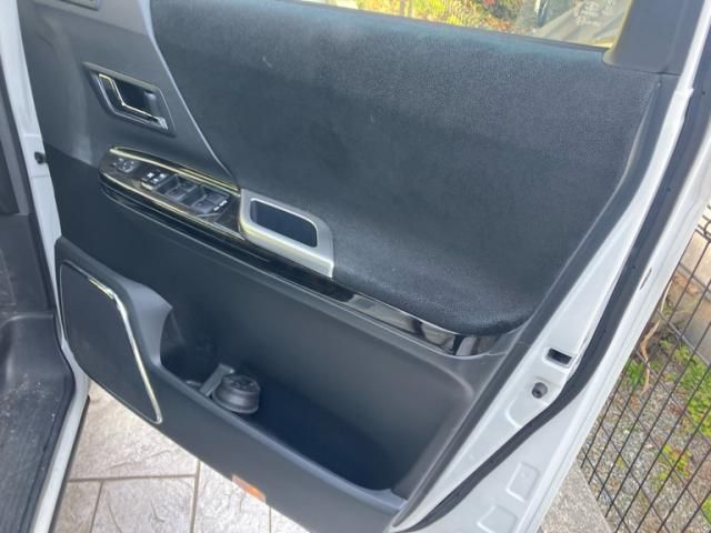 TOYOTA VELLFIRE 2013 Image 31