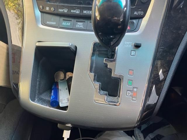 TOYOTA VELLFIRE 2013 Image 31