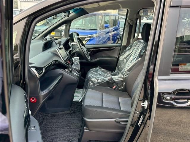 TOYOTA VOXY 2014 Image 31