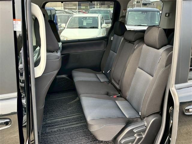 TOYOTA VOXY 2014 Image 31