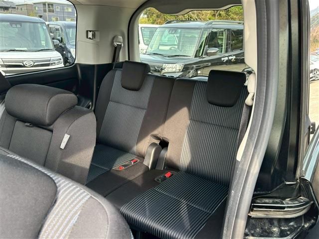 TOYOTA VOXY 2014 Image 31