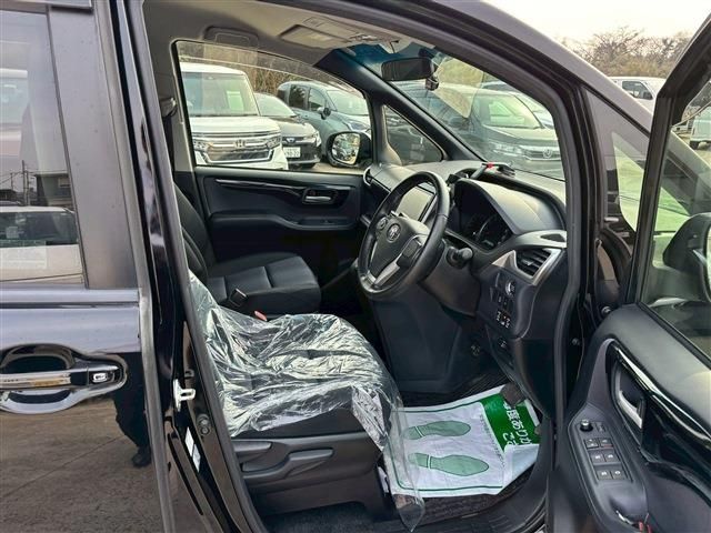 TOYOTA VOXY 2014 Image 31