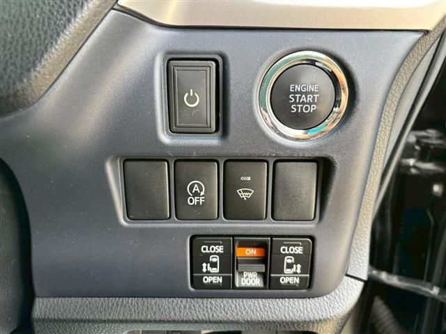 TOYOTA VOXY 2014 Image 31