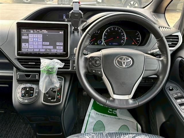 TOYOTA VOXY 2014 Image 31