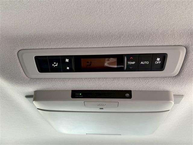 TOYOTA VOXY 2014 Image 31