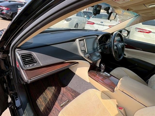 TOYOTA CROWN SEDAN HYBRID 2015 Image 31