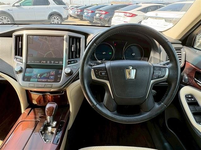 TOYOTA CROWN SEDAN HYBRID 2015 Image 31