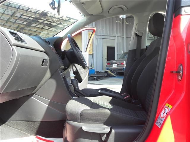 VOLKSWAGEN POLO 2013 Image 31