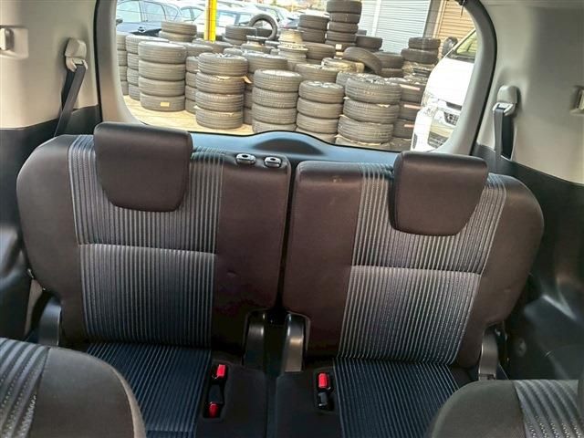 TOYOTA NOAH 2016 Image 31