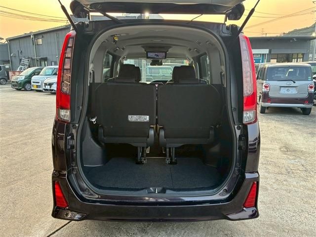 TOYOTA NOAH 2016 Image 31