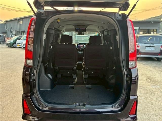 TOYOTA NOAH 2016 Image 31