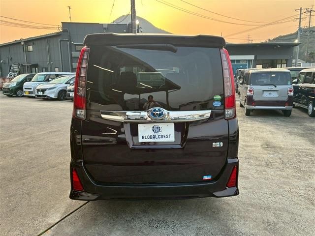 TOYOTA NOAH 2016 Image 31