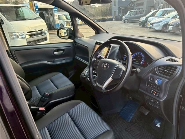 TOYOTA NOAH 2016 Image 31