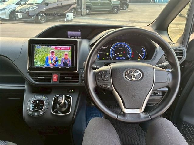 TOYOTA NOAH 2016 Image 31