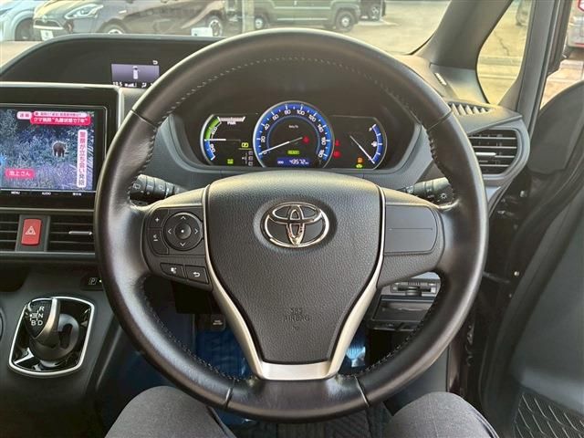 TOYOTA NOAH 2016 Image 31