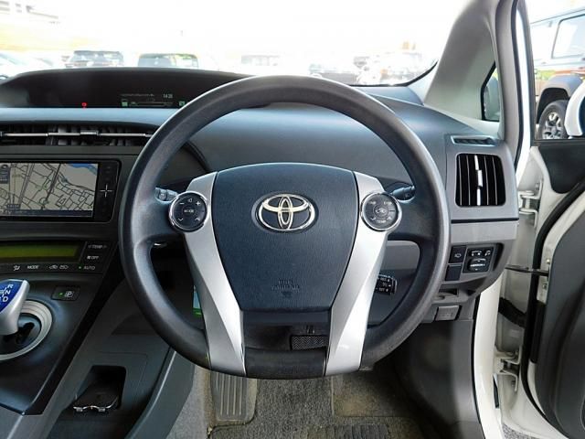 TOYOTA PRIUS 2011 Image 31
