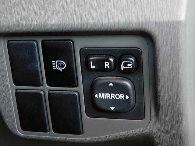 TOYOTA PRIUS 2011 Image 31