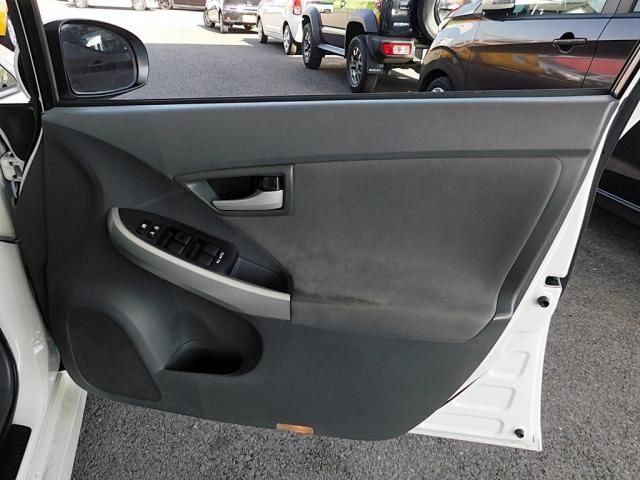 TOYOTA PRIUS 2011 Image 31