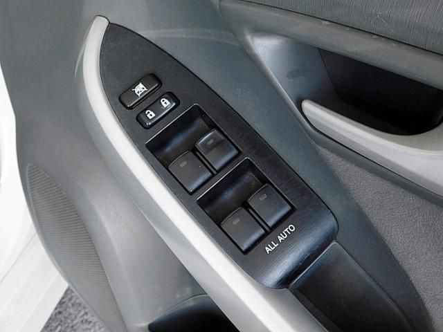 TOYOTA PRIUS 2011 Image 31