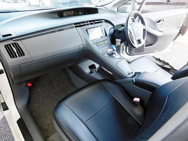 TOYOTA PRIUS 2011 Image 31