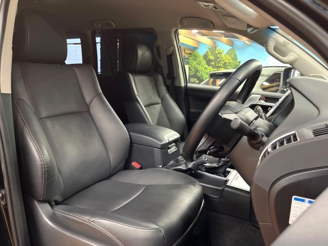 TOYOTA LANDCRUISER PRADO 2023 Image 31