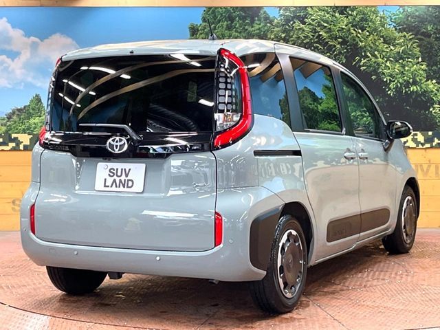 TOYOTA SIENTA HYBRID 2024 Image 31