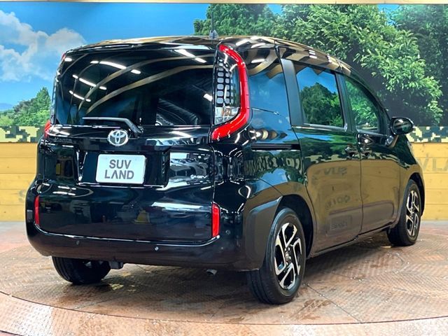 TOYOTA SIENTA HYBRID 2024 Image 31