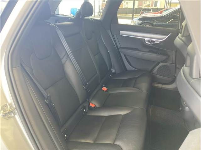 VOLVO V90 2018 Image 31