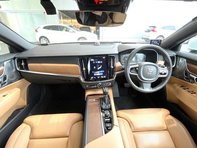 VOLVO S90 2018 Image 31