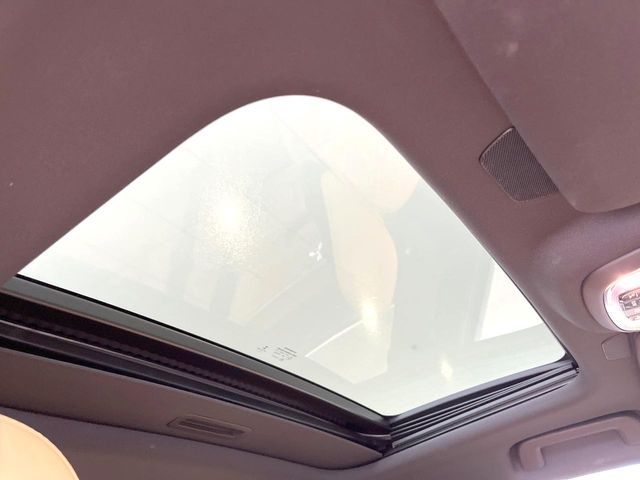 VOLVO S90 2018 Image 31