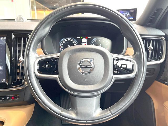 VOLVO S90 2018 Image 31