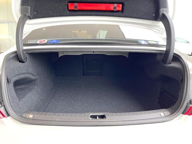 VOLVO S90 2018 Image 31