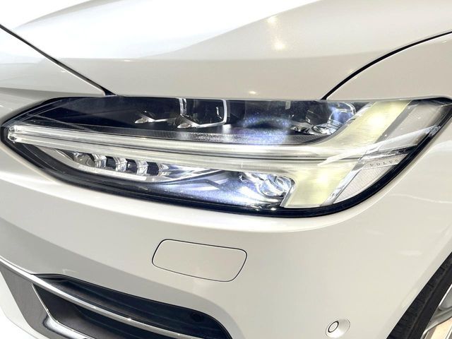 VOLVO S90 2018 Image 31