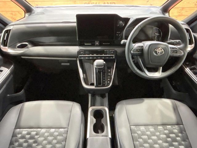 TOYOTA VOXY HYBRID 2026 Image 31