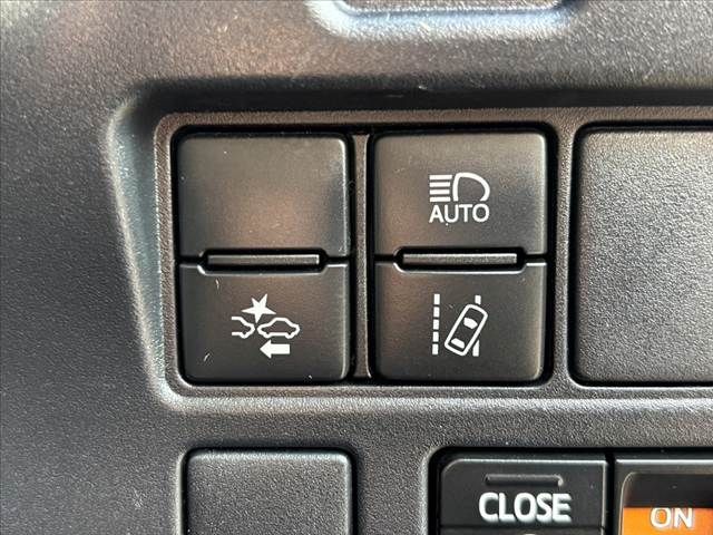 TOYOTA VOXY 2018 Image 31