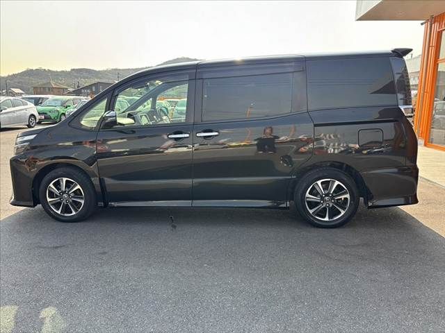 TOYOTA VOXY 2018 Image 31