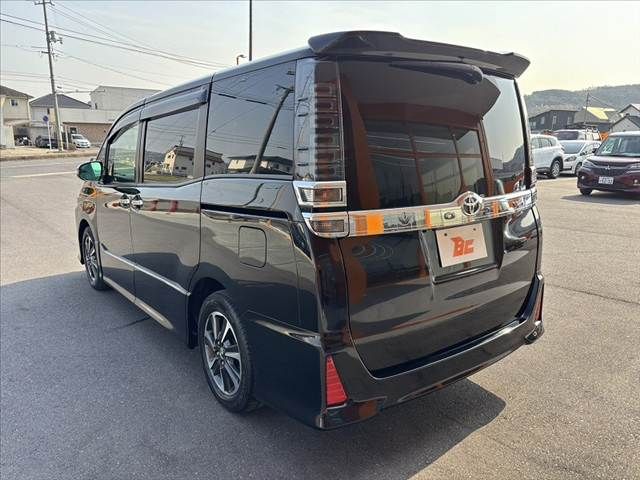 TOYOTA VOXY 2018 Image 31