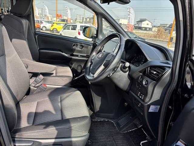 TOYOTA VOXY 2018 Image 31