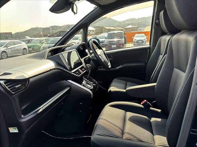 TOYOTA VOXY 2018 Image 31