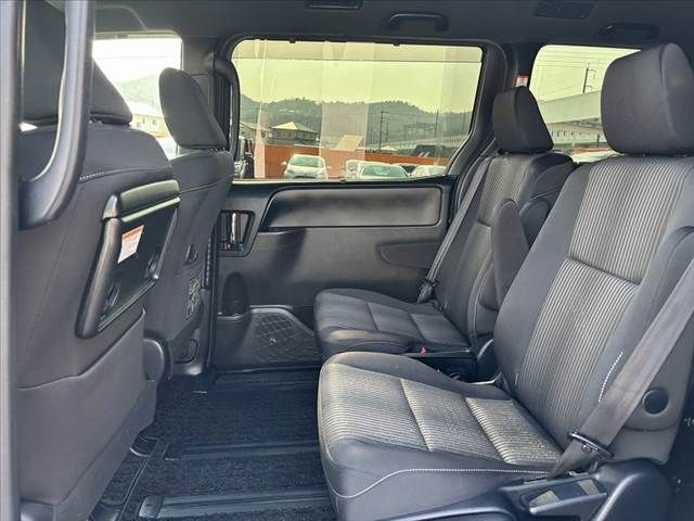 TOYOTA VOXY 2018 Image 31