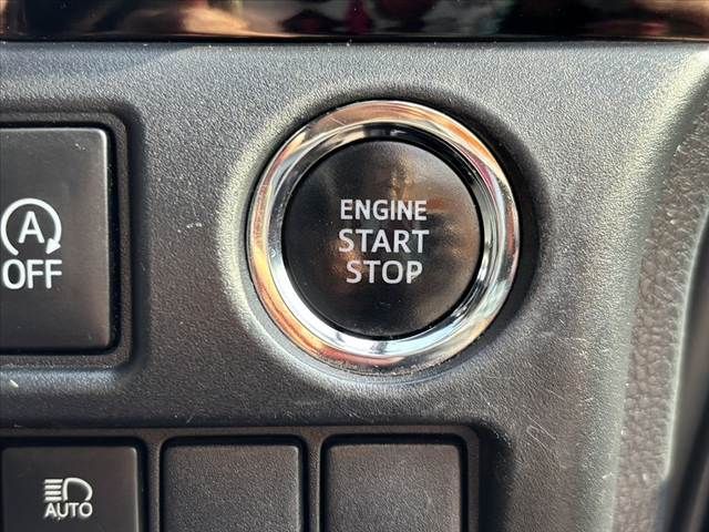 TOYOTA VOXY 2018 Image 31