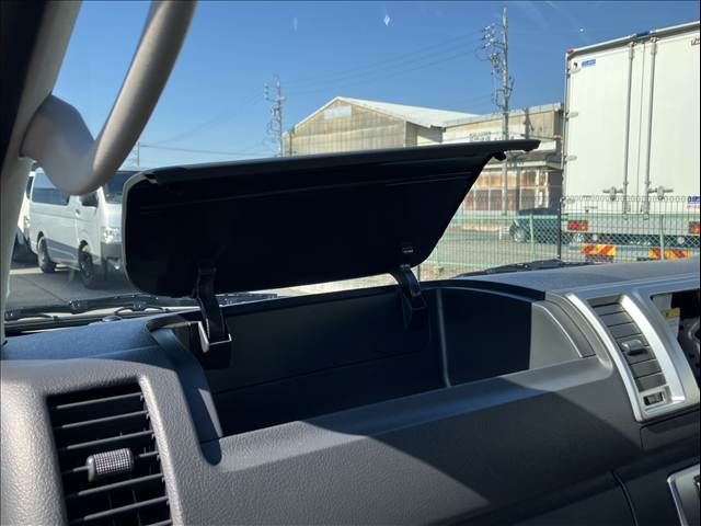 TOYOTA HIACE VAN 2WD 2026 Image 31